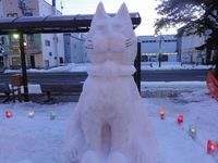 2016年中の橋通り冬祭りタウンプラザ広場に創られていた猫をモチーフした雪像です。