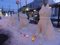2016年中の橋通り冬祭りタウンプラザ広場会場に沢山の雪像が創られていました。
