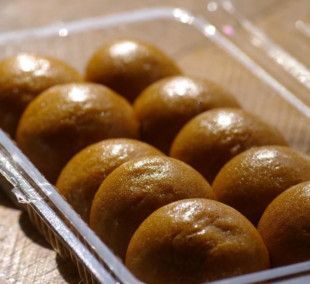 食べる。