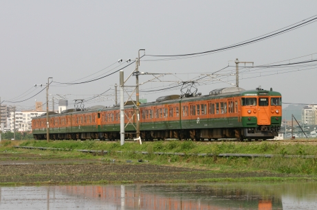 岡山の列車(115系湘南色)