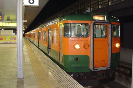 関西の列車(115系湘南色)