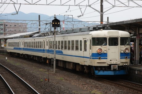 北陸の列車(475系普通列車)