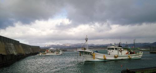 北風の強風が吹き始め荒れてきた日本海大安在浜・上ノ国漁港
