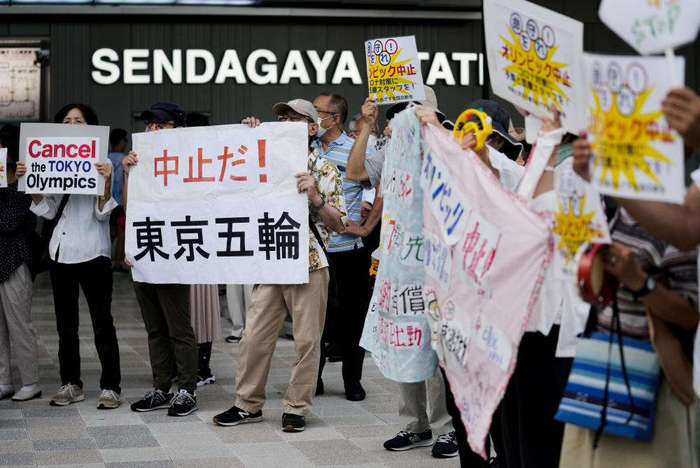 東京五輪開幕日、各地で抗議デモ 「やめろ、命守れ」