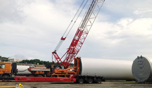 江差港に陸揚げされている風力発電建設資材