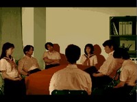 こんな配置で座ってます