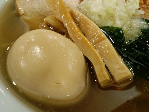 創彩麺屋 野の実 (東名足柄SA)　煮玉子塩らぁ麺