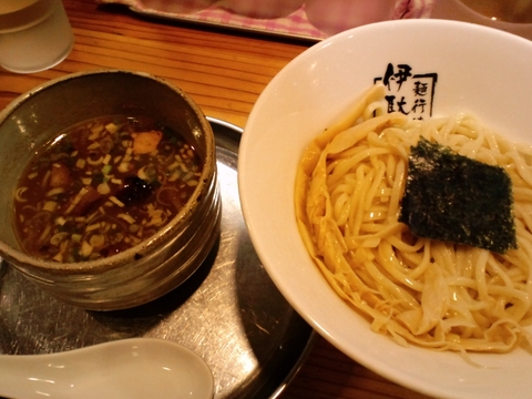 麺行使 伊駄天 (静岡店)　焼葱と秋刀魚の燻し醤油らー麺