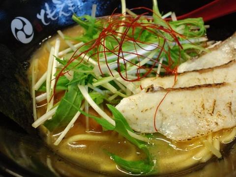 喜家・ともえ軒 大森本店 (大森)　真鯛の潮とんこつラーメン