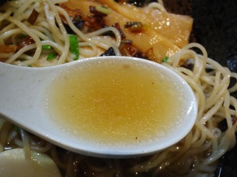 七重の味の店めじろ 川崎BE店 (川崎)　にんにく塩油そば