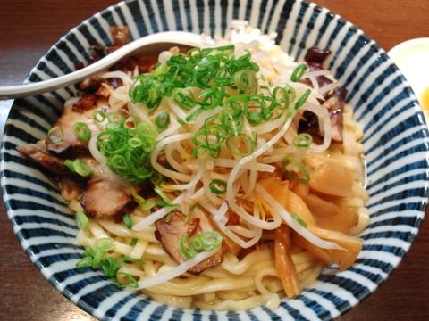 七重の味の店めじろ 川崎BE店 (川崎)　にんにく塩油そば