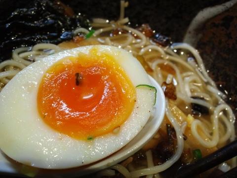 七重の味の店めじろ 川崎BE店 (川崎)　にんにく塩油そば