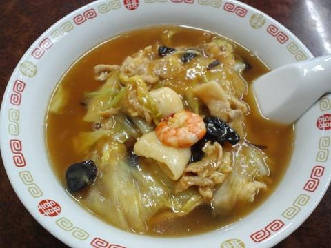 上海飯店 (大森海岸) 五目ソバ+半チャーハン