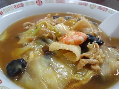 上海飯店 (大森海岸) 五目ソバ+半チャーハン