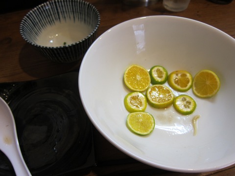 麺処 びぎ屋　(学芸大学)　たっぷり温州青島みかんの涼麺