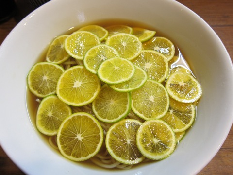 麺処 びぎ屋　(学芸大学)　たっぷり温州青島みかんの涼麺