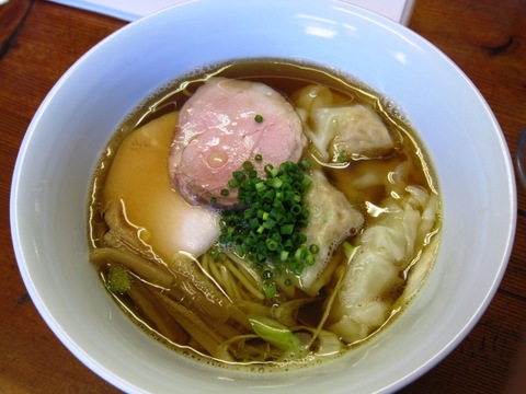 飯田商店 (湯河原)　ワンタン麺(ニボ)