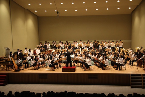 野口観光が「50周年記念事業」で高校生の吹奏楽を応援