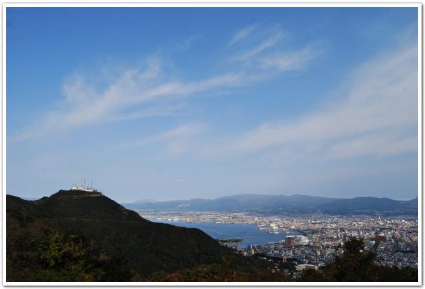 函館山の稜線を歩きつつ 津軽要塞跡地ツアー