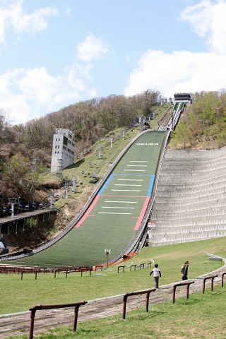 大倉山ジャンプ台のスタート地点解放 大倉山ジャンプ台のスタート地点解放