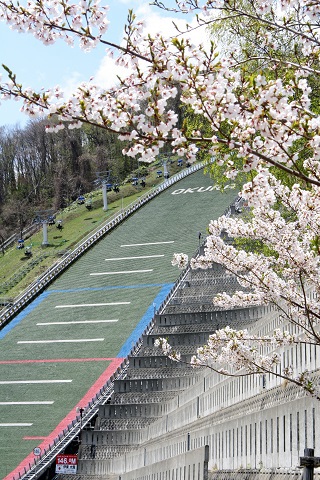 大倉山ジャンプ台のスタート地点解放 大倉山ジャンプ台のスタート地点解放