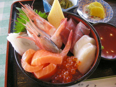 海鮮丼と神威岬