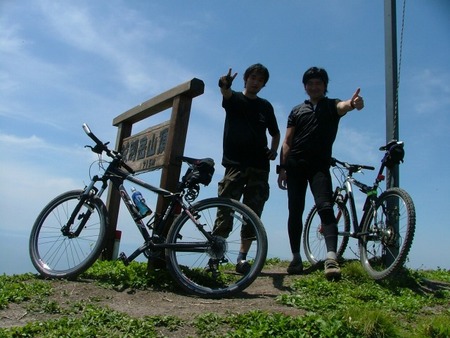 伊達紋別岳で屁タレMTB登山
