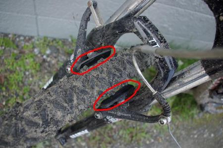 林道泥んこ寝ずの走行の爪痕・・・・(涙)