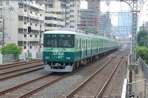 大阪へ　おけいはん　その２　源氏物語ラッピング電車