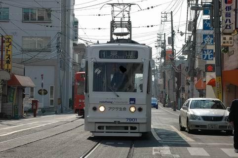 岡山電気軌道の広告電車