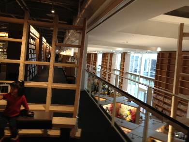 函館　蔦屋書店。