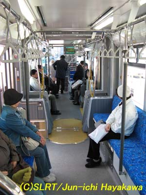 函館市電の超低床車「らっくる号」(早川 淳一)