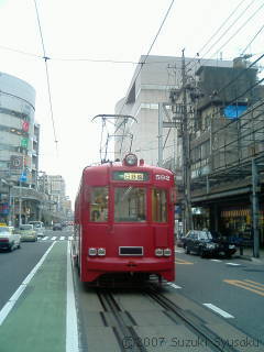 【事故】「すすきの」電停に自動車が衝突