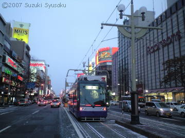 【バッテリートラム】「Hi-tram」営業路線で走行開始