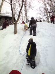 この前は札幌で親子の雪遊び